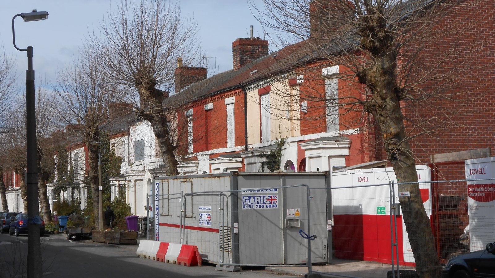 Cairns Street, Liverpool, în 2013 — cartierul Granby, inclus în programul „Homes for a Pound”