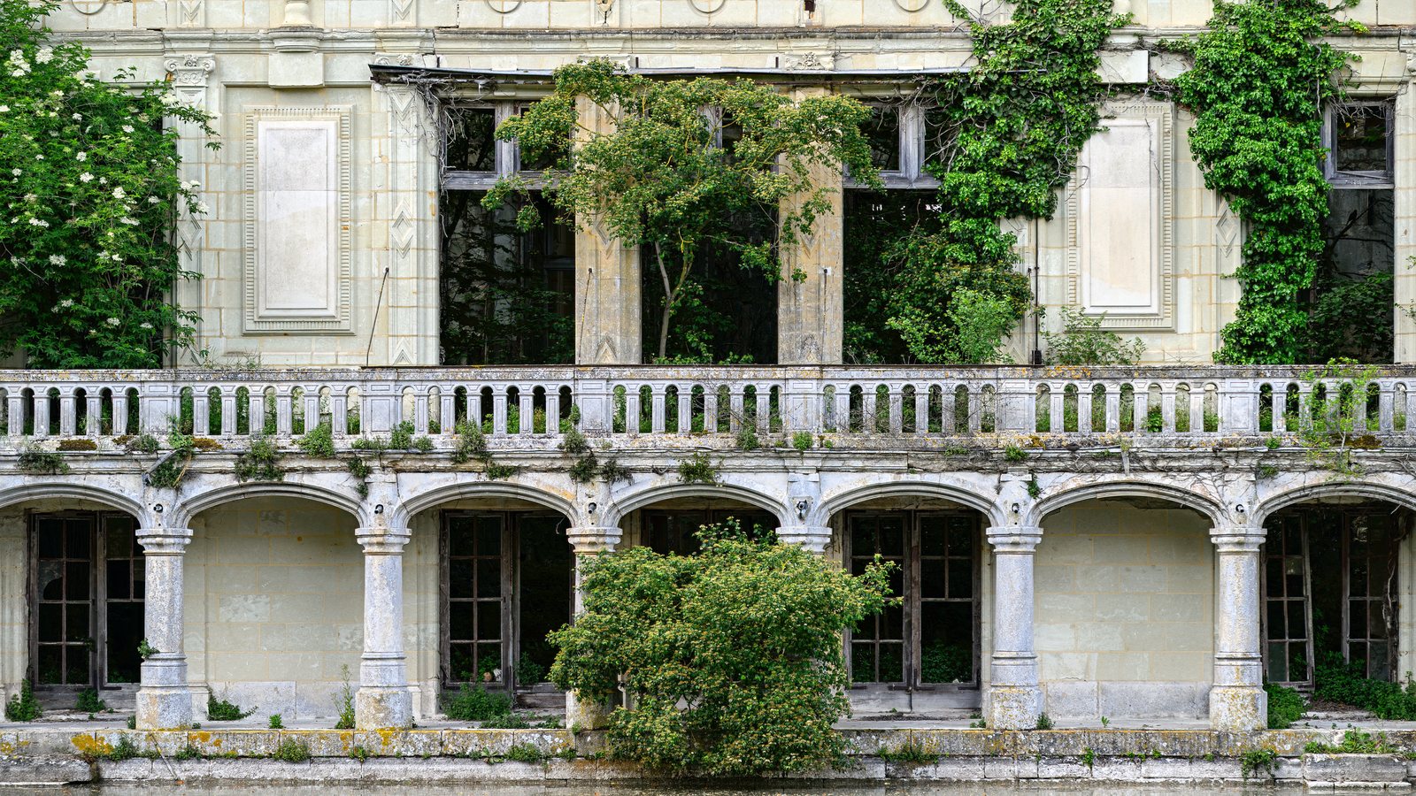 Ruinele castelului La Mothe-Chandeniers, Franța