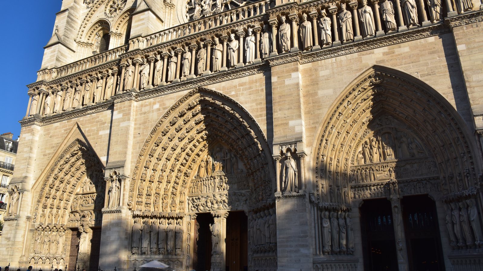Notre-Dame de Paris, fațada de vest, în 2025